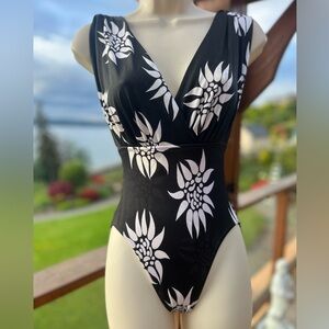 Vintage Anne Klein Black & White One Piece Swimsuit Size 6